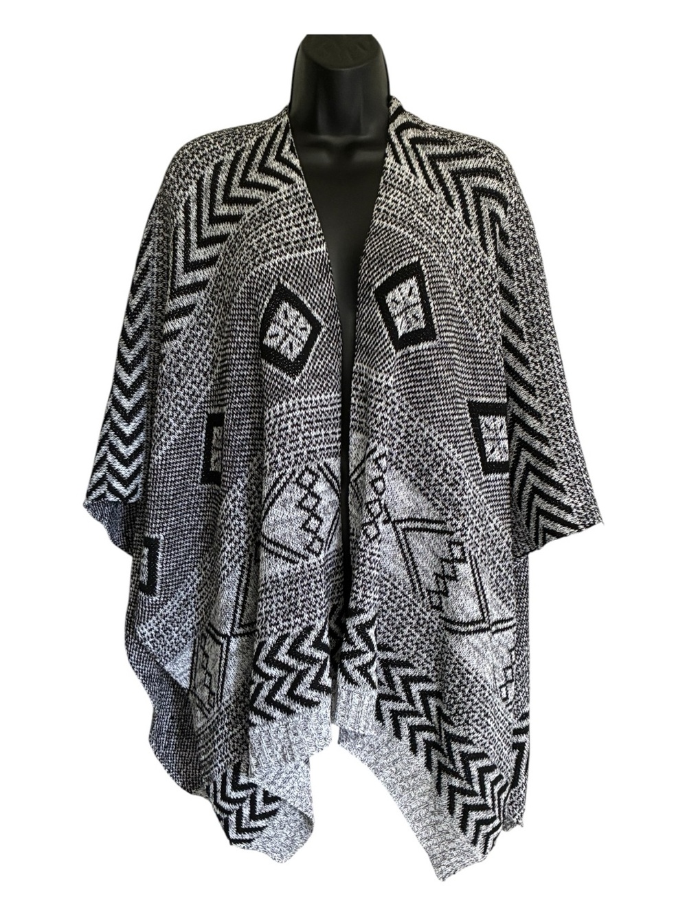 NWT TJD Black & White Southwestern Knit Bohochic Poncho One Size